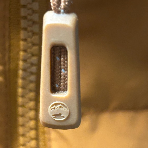 Wind River Puffer Jacket - Picture 3 of 10